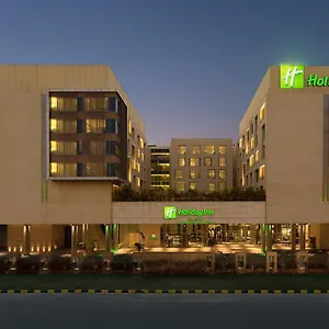 holiday-inn-new-delhi-international-airport.hotelsdelhi.org/